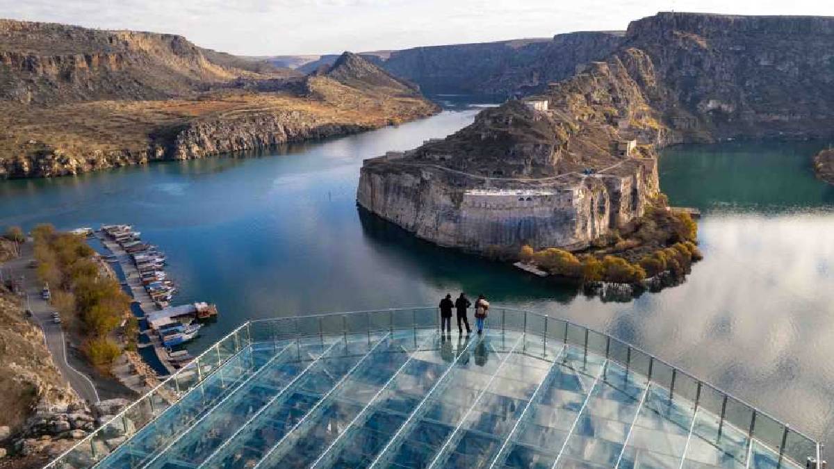 3 yanı su ve binlerce yıllık tarih! Türkiye’nin görülmeye değer yerlerinde zirvede: Anadolu’nun saklı tarihi mirası