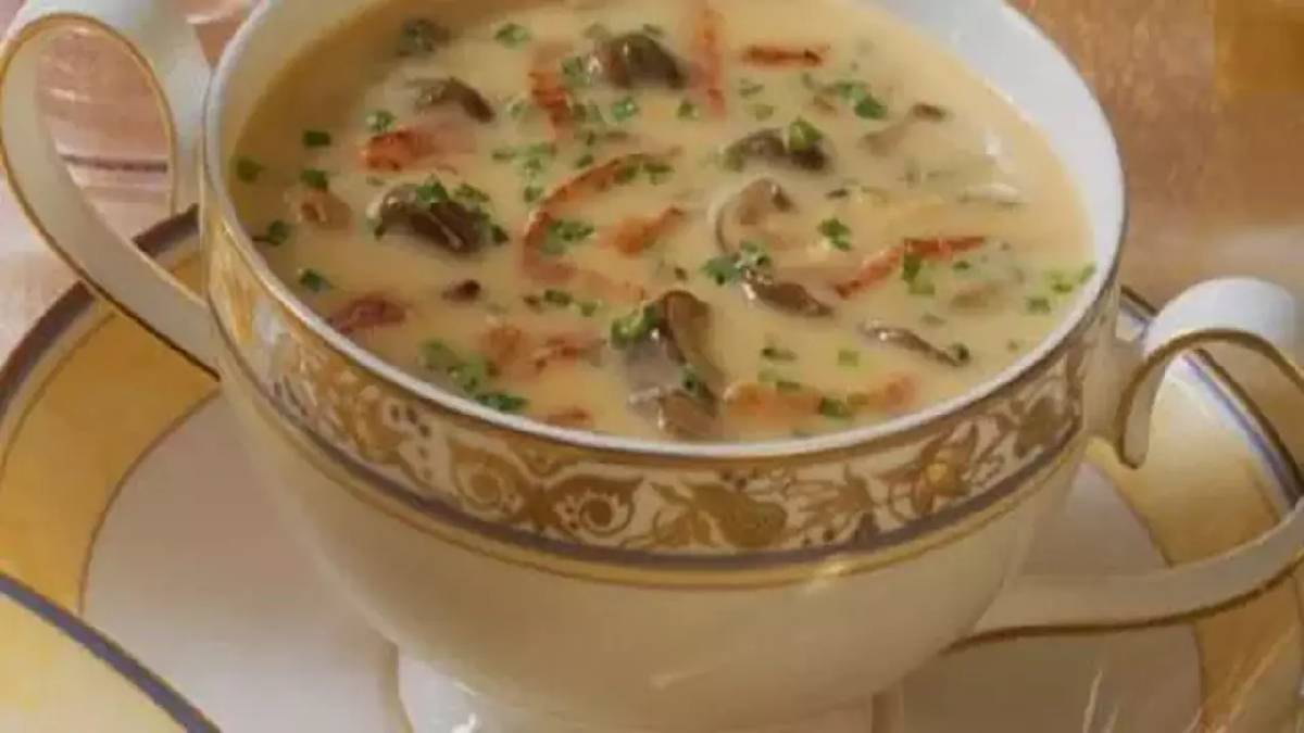 Hazır almayın evinizde yapın! Kış ayının en şifalı çorbalarından: Tavuklu mantar çorbası tarifi