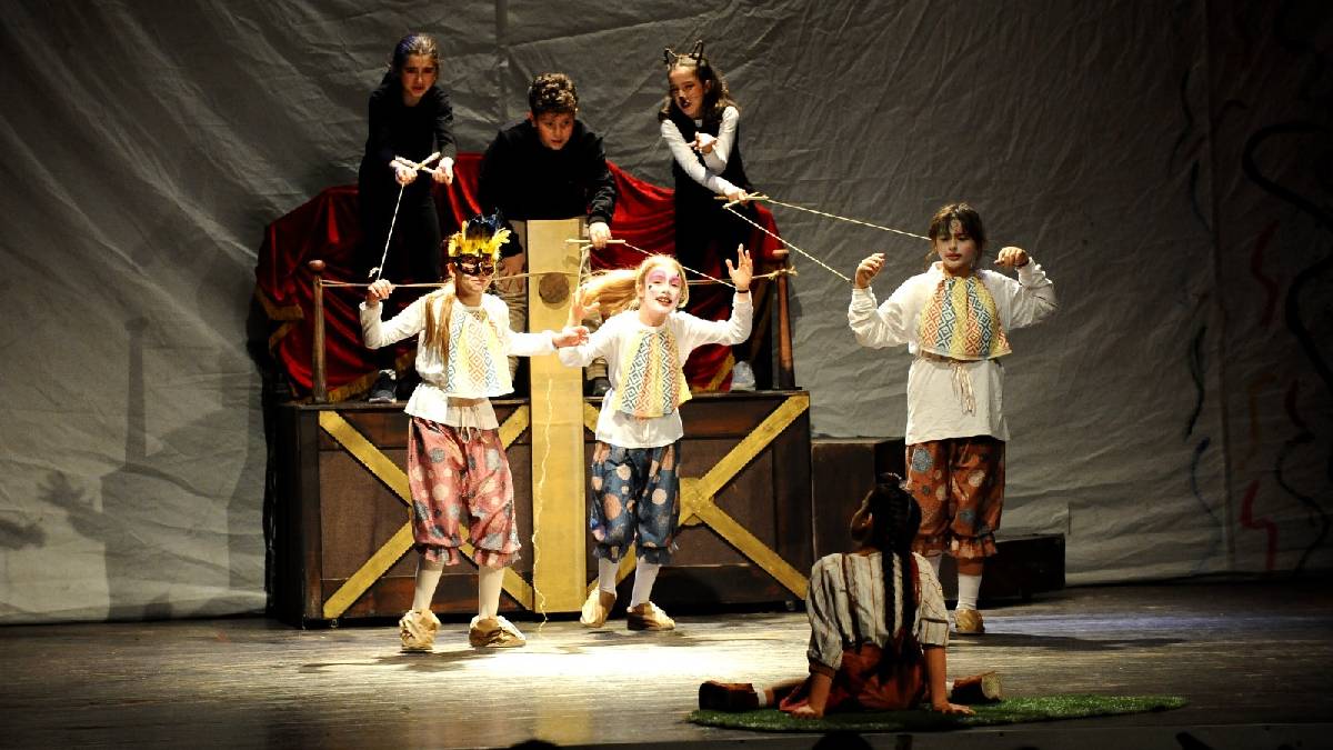 Karşıyaka Belediye Tiyatrosu’ndan iki yeni oyun