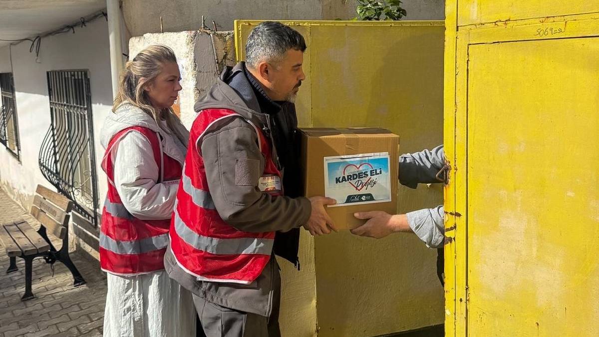 Ramazan öncesi gönüllere dokunan destek: Efeler Belediyesi ihtiyaç sahibi vatandaşlara umut olmaya devam ediyor