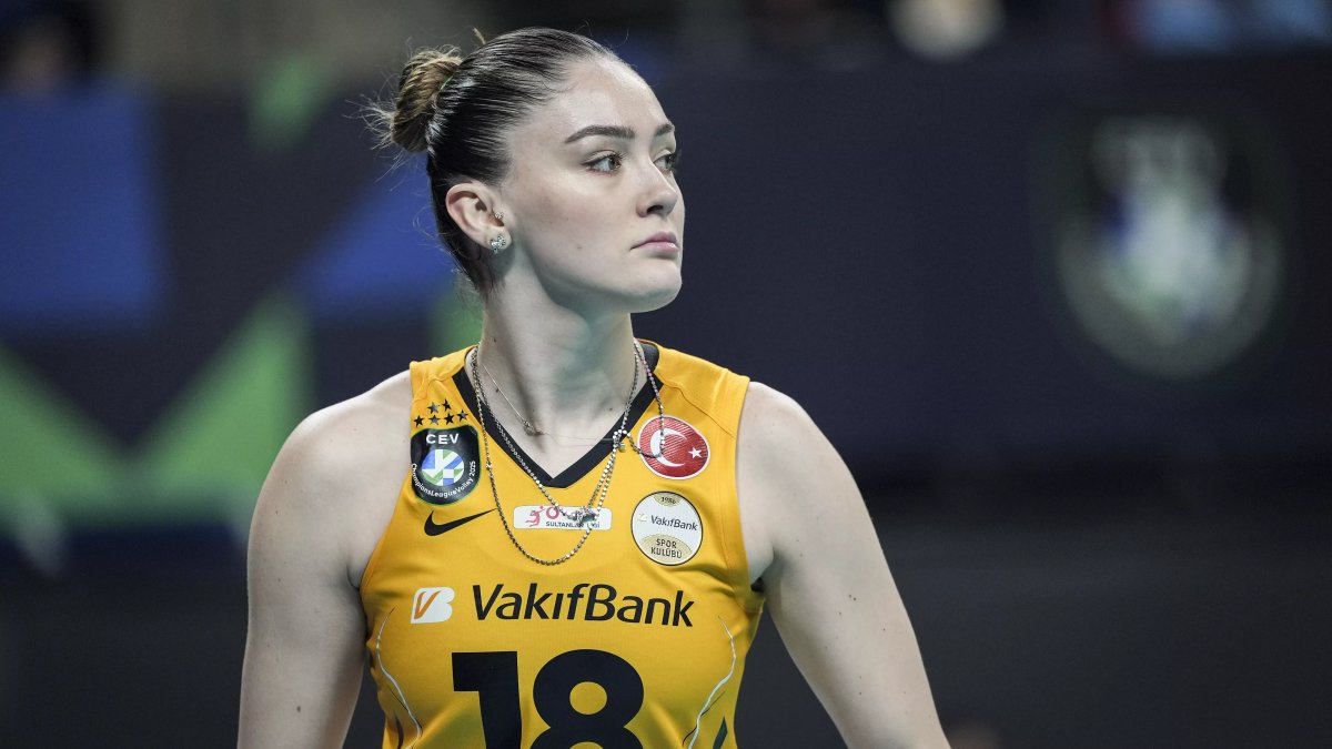 İtalyan kulüpleri peşindeydi! VakıfBank'ın kaptanı Zehra Güneş kararını verdi: Milli voleybolcu imzayı attı