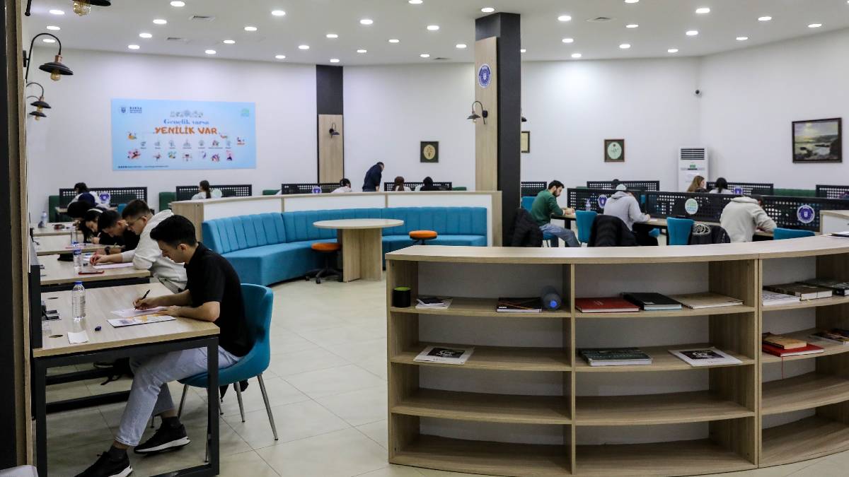 Üniversite hayaline Büyükşehir desteği: Yaklaşık 1000 üniversite adayı ücretsiz TYT deneme sınavında buluştu