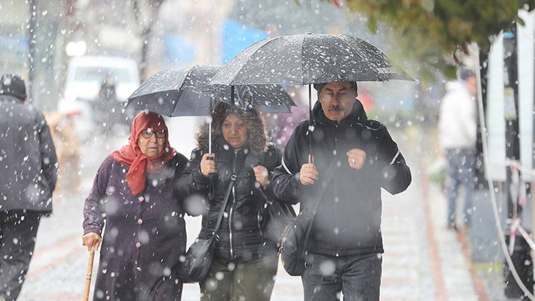 Yeni haftada yağışsız yer kalmayacak: Kuvvetli kar ve sağanak geliyor