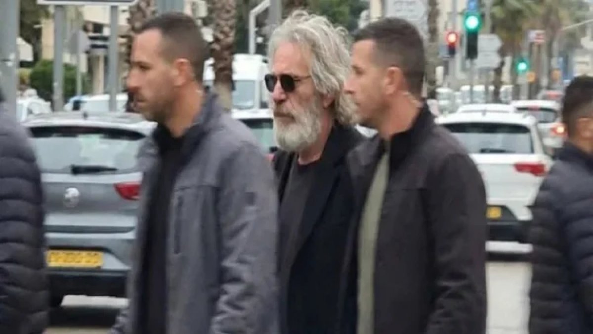 Jeffrey Epstein ölmedi mi? Sokaktaki o fotoğrafın arkasındaki gerçek ortaya çıktı!