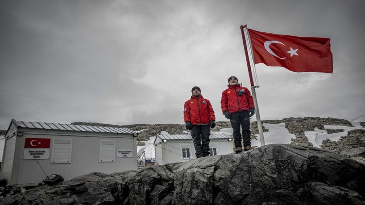 Türk bilim heyeti 'Beyaz Kıta'daki evine vardı: Antarktika’da 10. gurur yılı!
