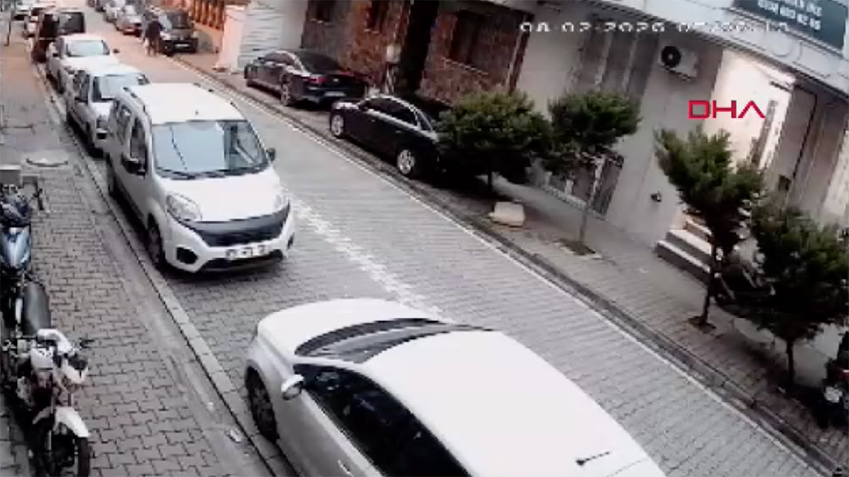 Esenyurt'ta akılalmaz olay! Kaldırıma park edilen araçları çizdi