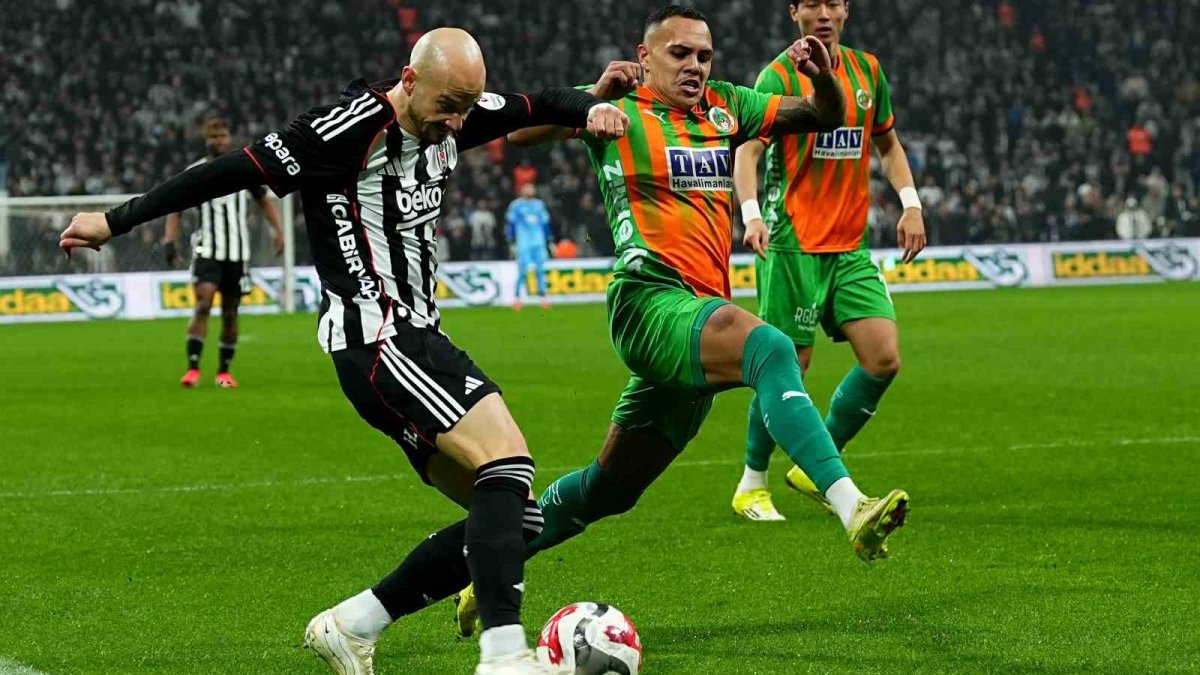 CANLI ANLATIM: Beşiktaş, Alanyaspor'u ağırlıyor
