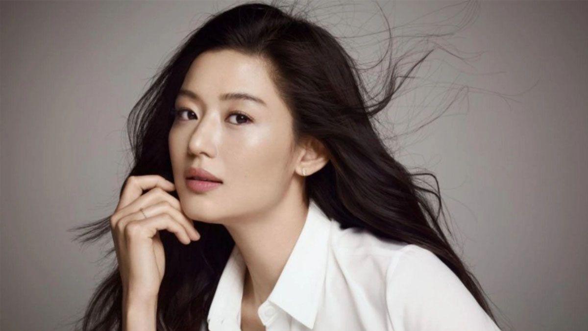 Koreli kadınların cam gibi parlayan saç sırrı çözüldü: Meğer çözüm mutfaktaymış!