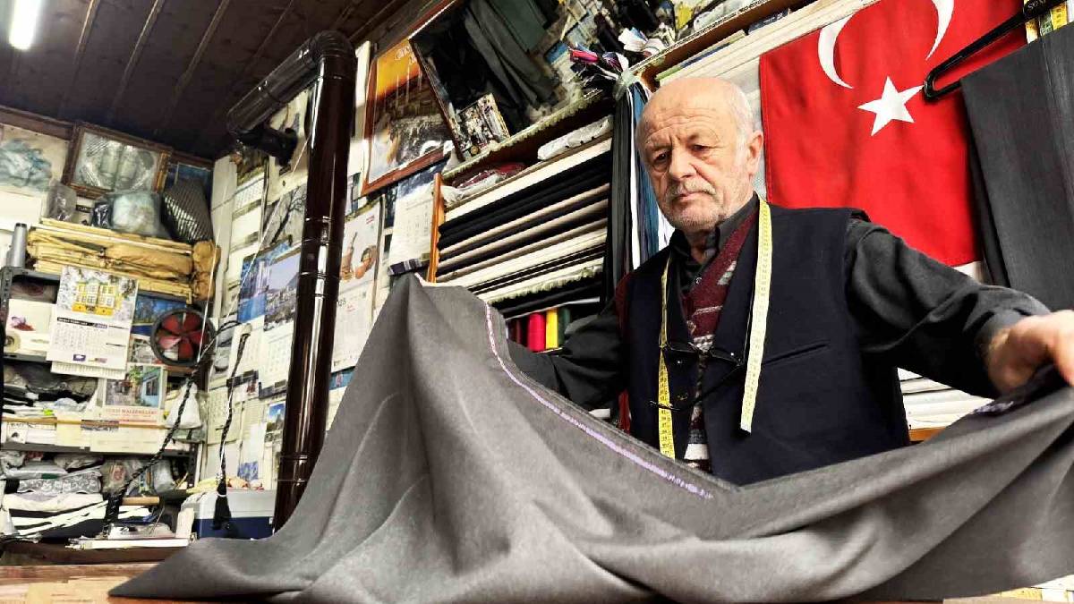 Yarım asırdır çalışıyor, 7 metrekareden geçimini sağlıyor! Bu mesleği yapan neredeyse kimse kalmadı