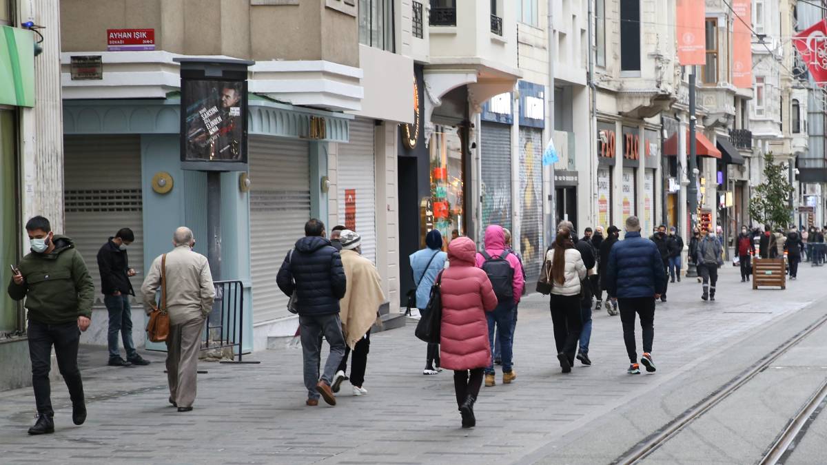 Sokaklar sosyalleşme alanı olmaktan çıkıyor: Şehirlerde yürüme hızı 40 yılda yüzde 15 arttı