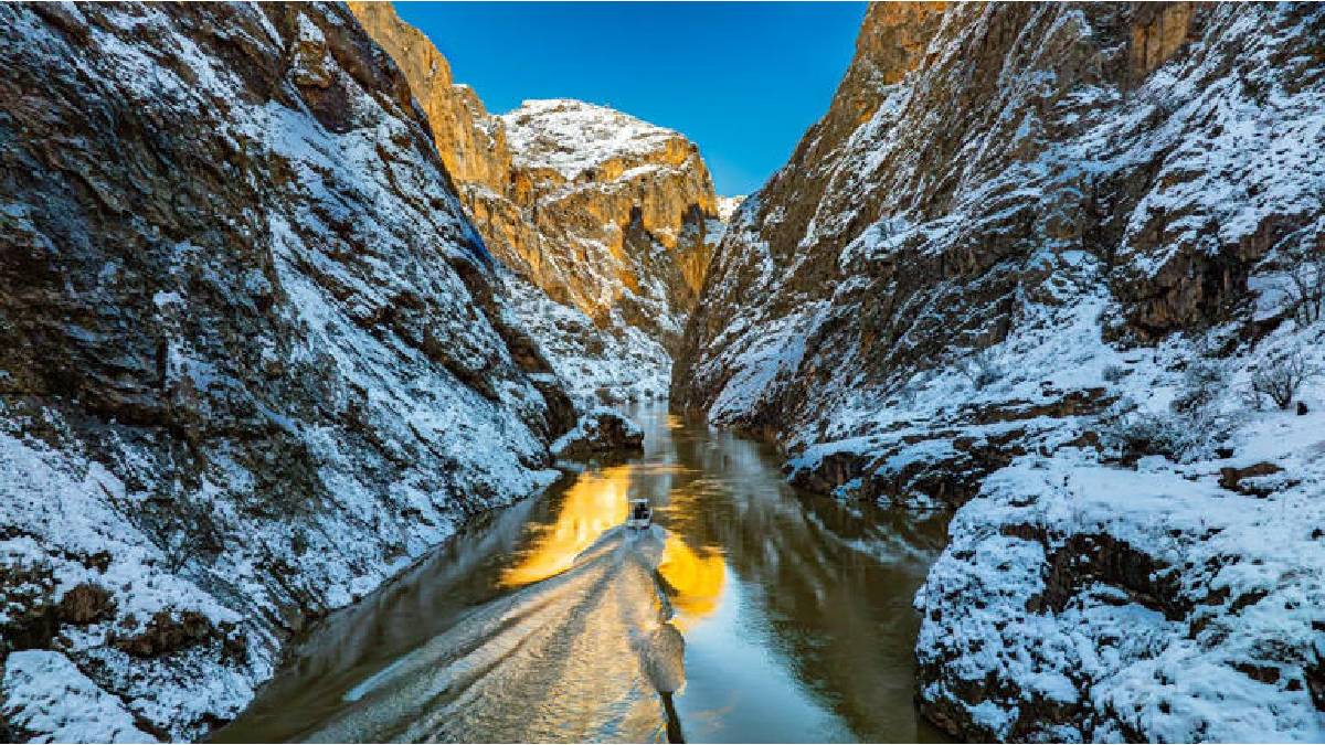 Sessizce akıyor, bambaşka bir zamana götürüyor! Türkiye’nin doğa harikası: Huzurlu bir keşif imkanı sunuyor
