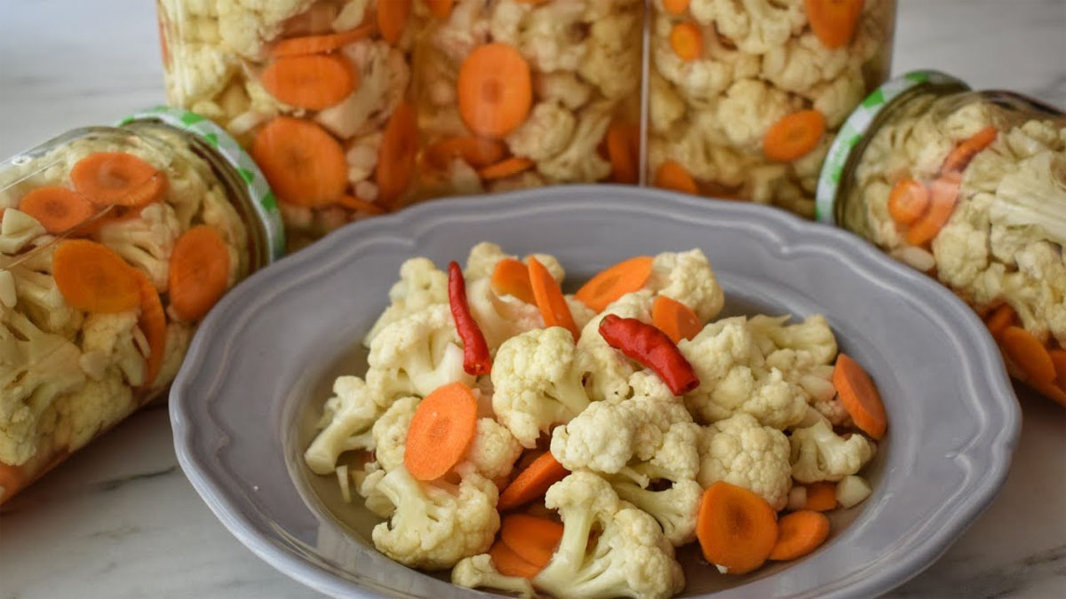 Suyu bile şifa niyetine içiliyor! İşte tam ölçülü karnabahar turşusu tarifi