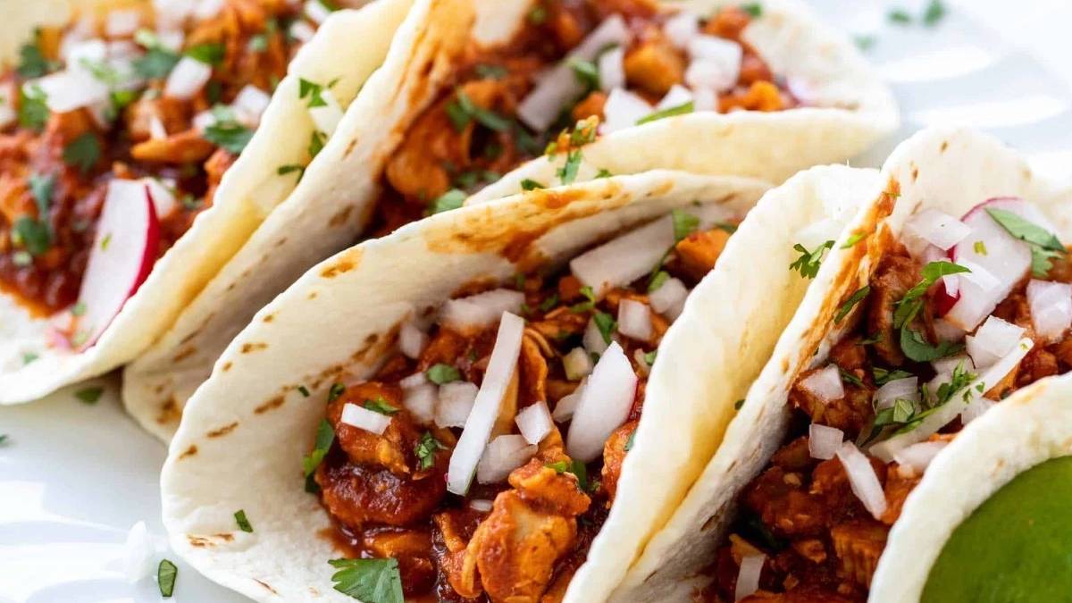 Müşteri kaybı yaşayan fast-food devi 100 bin kişiye ücretsiz yemek dağıttı