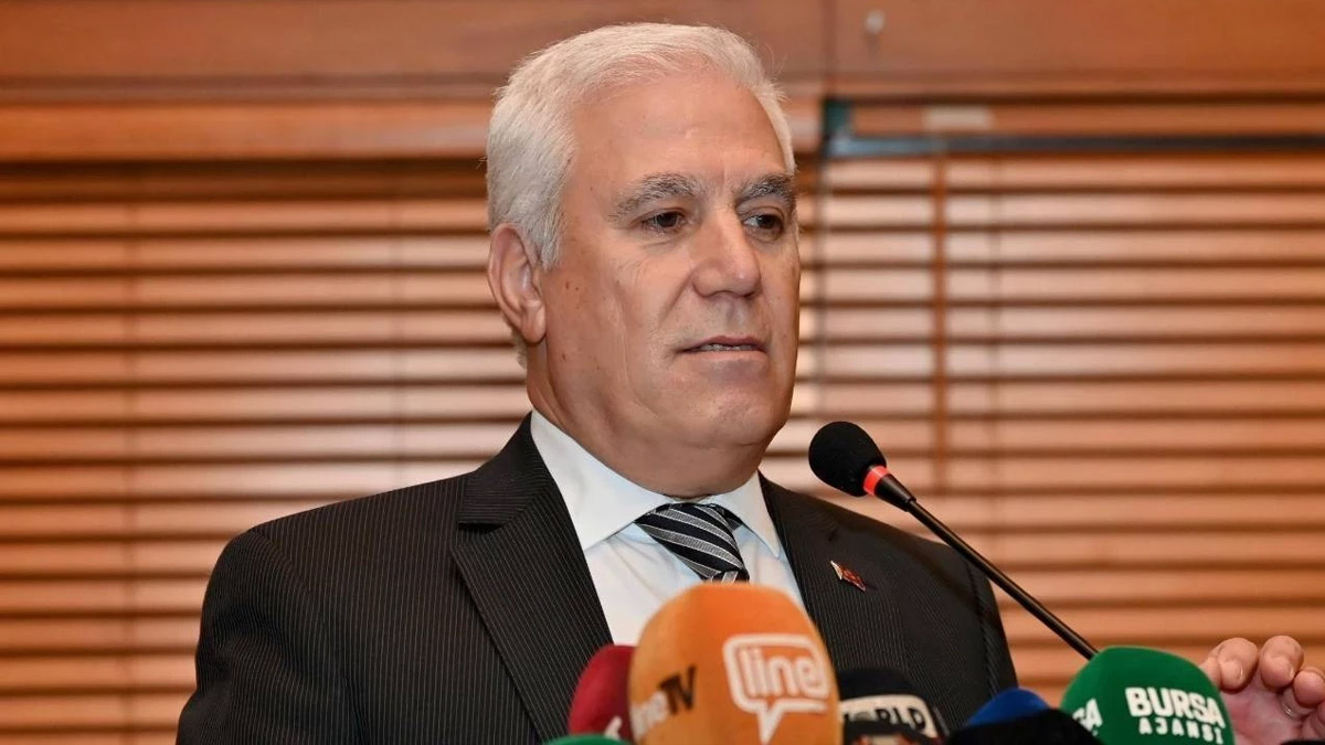 Mustafa Bozbey'den istifa iddialarına fotoğraflı cevap