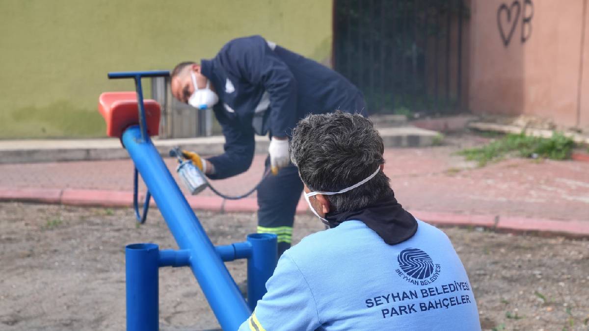 Seyhan Belediyesinden parklara yoğun mesai
