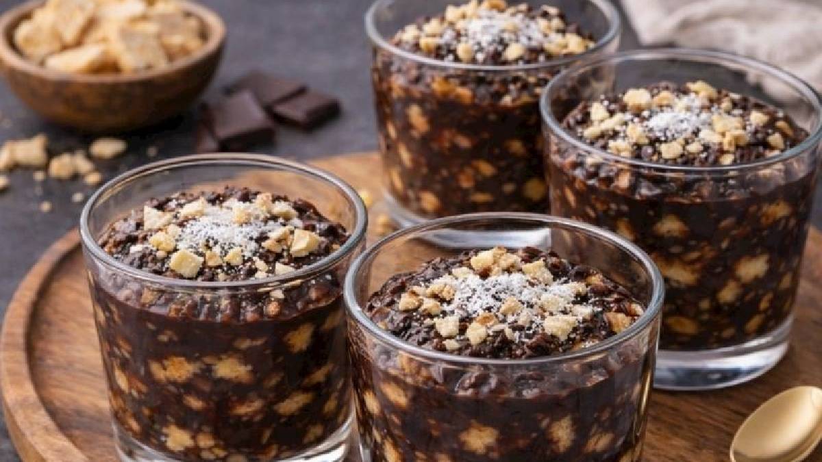 Pratik, kurtarıcı, lezzetli: Kapta bisküvili çikolatalı mozaik tatlı tarifi