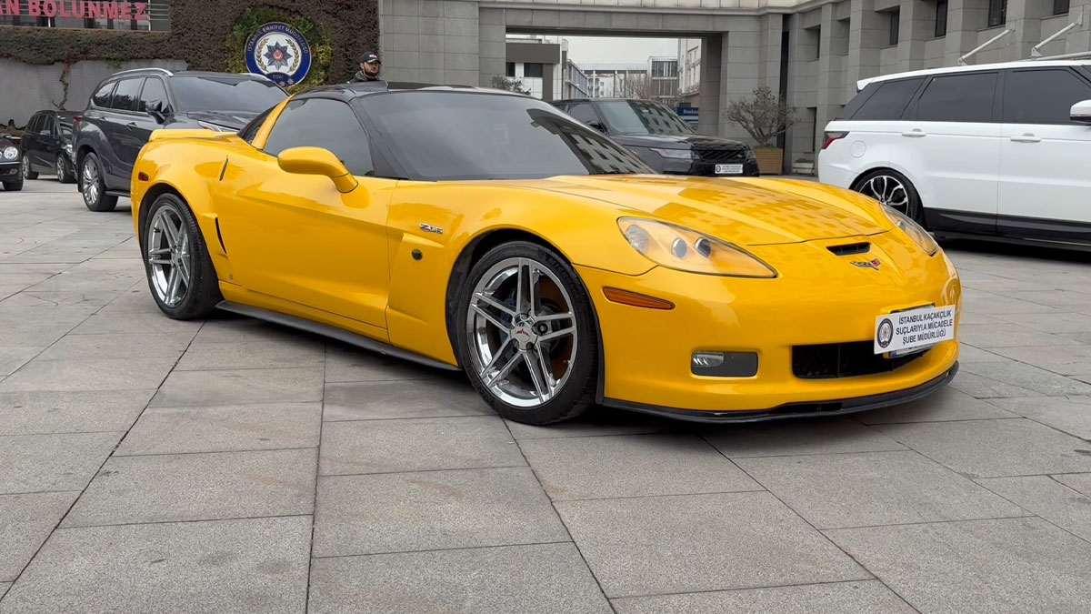 İstanbul’da 65 milyonluk lüks araç operasyonu: 14 gözaltı