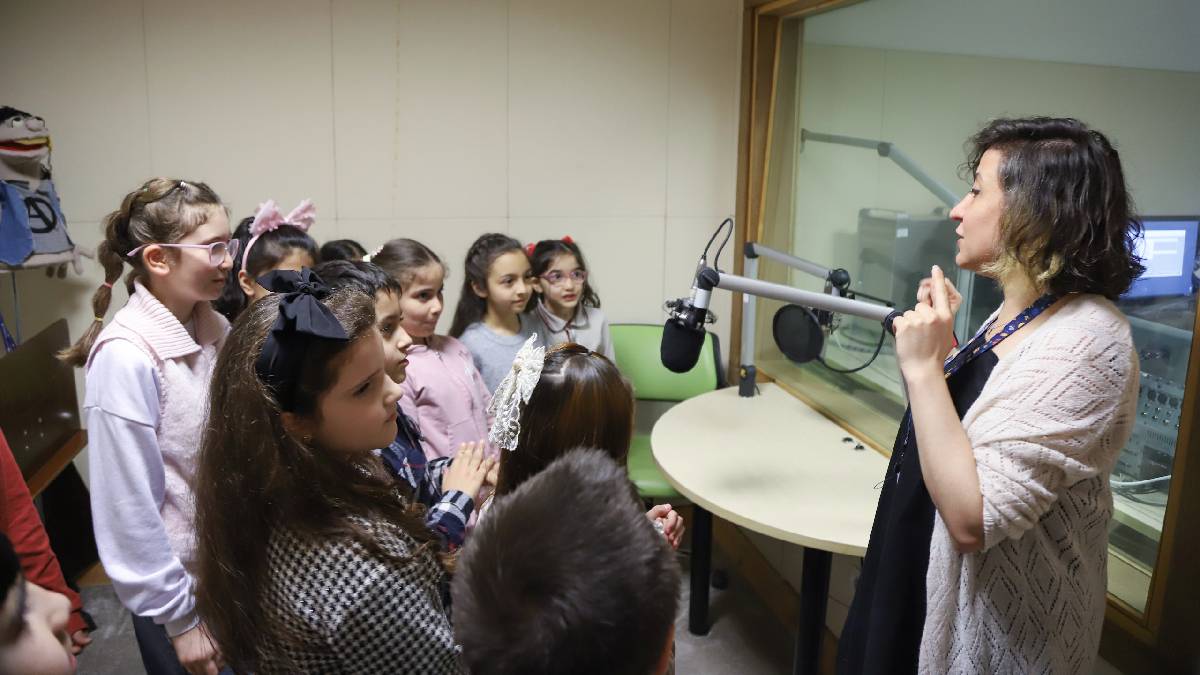 Miniklerden üniversite radyosuna anlamlı ziyaret