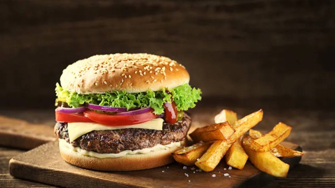 Suudi devinden 6,35 milyon dolarlık imza: Simple Burger el değiştirdi