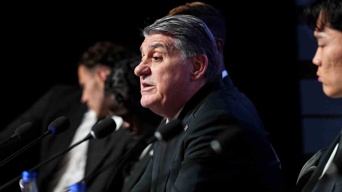 Beşiktaş'ın imza gününde dikkat çeken Rafa Silva detayı: Serdal Adalı’nın yaptığı gündem oldu