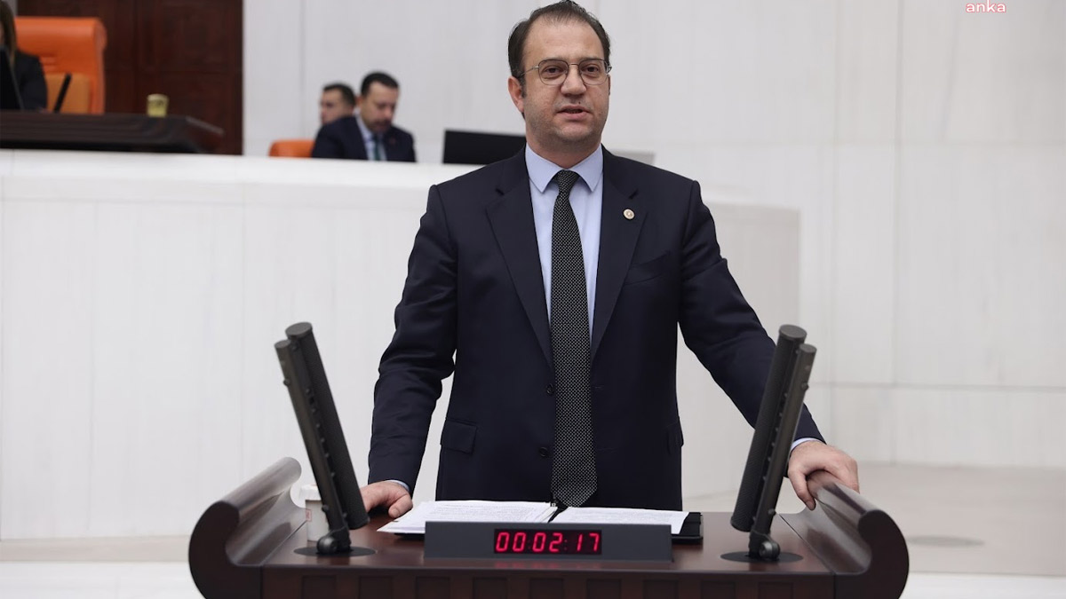 CHP’li Alp açıkladı: AK Partili başkan uyuşturucu paketleriyle türbeye duaya gitti