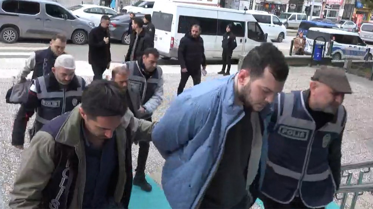 Üç ilde eş zamanlı operasyon: 800 GSM hattıyla 139 milyon liralık vurgun