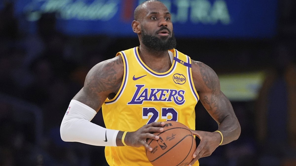 41 yaşındaki LeBron James NBA tarihine geçti