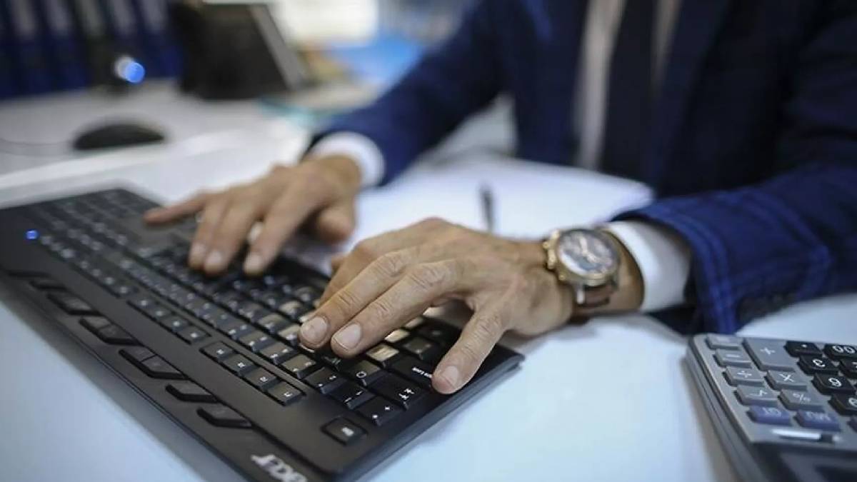 Sözleşmeli personelin geçebileceği memur kadroları netleşti