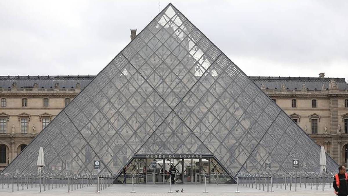 Louvre Müzesi’nde sular durulmuyor: Bu kez bilet dolandırıcılığı