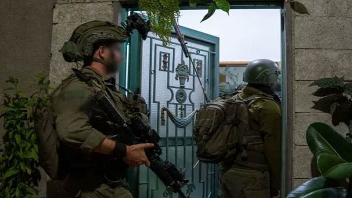 İsrail askerleri Suriye’nin güneyindeki baskınlarda bir sivili alıkoydu