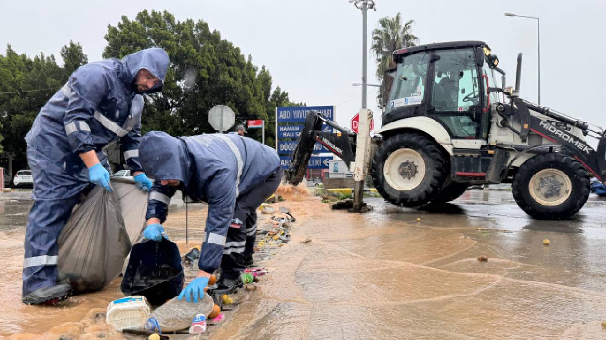 Büyükşehir ekipleri şiddetli yağışa karşı teyakkuz halinde