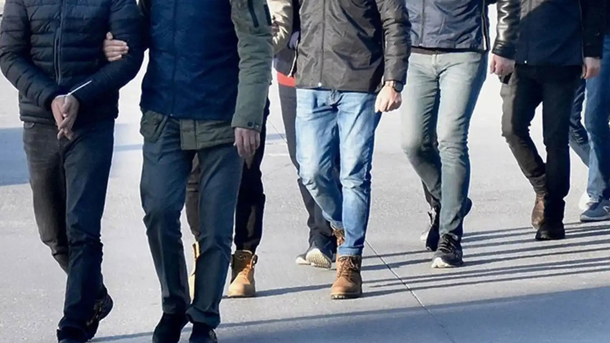 Sahte vize işlemleriyle 60 kişiyi dolandırmışlardı: 12 kişi tutuklandı