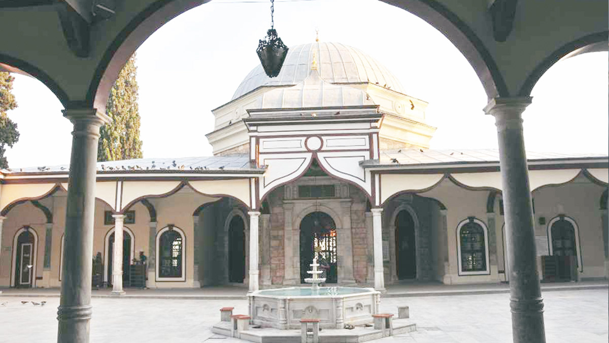 Emir Sultan’ın ‘billur avizesini’ gürültüden  kim koruyacak?