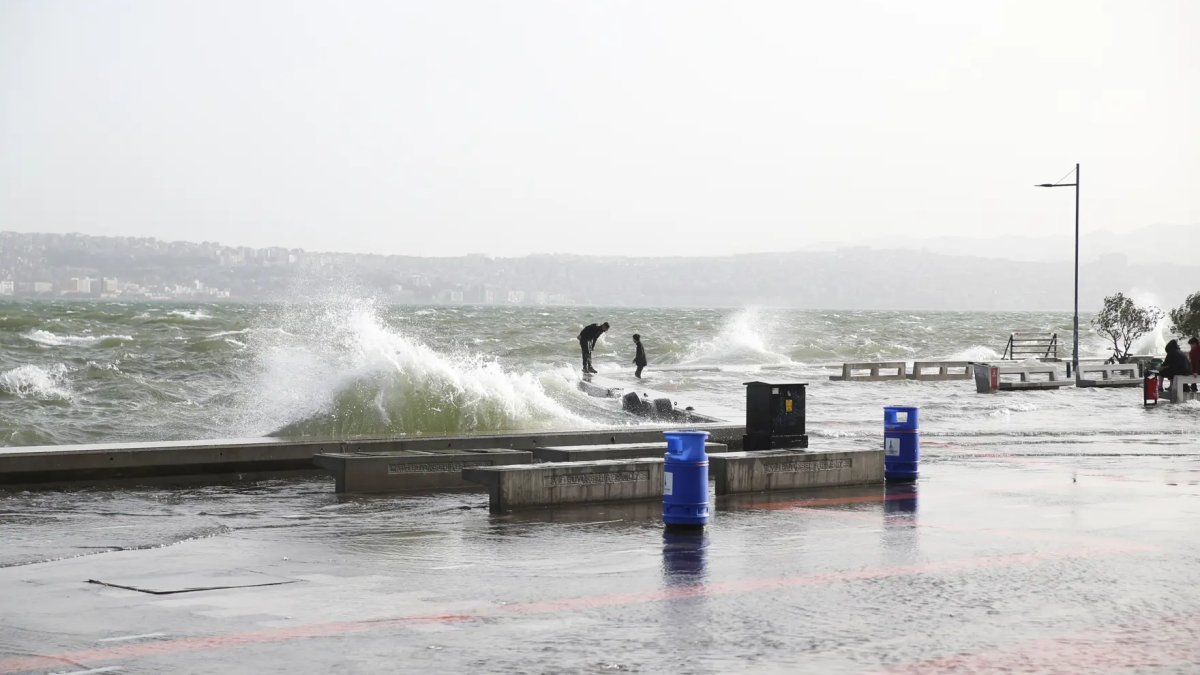 Meteoroloji uyardı: Hava 11 derece soğuyacak, fırtına ve çöl tozuna dikkat