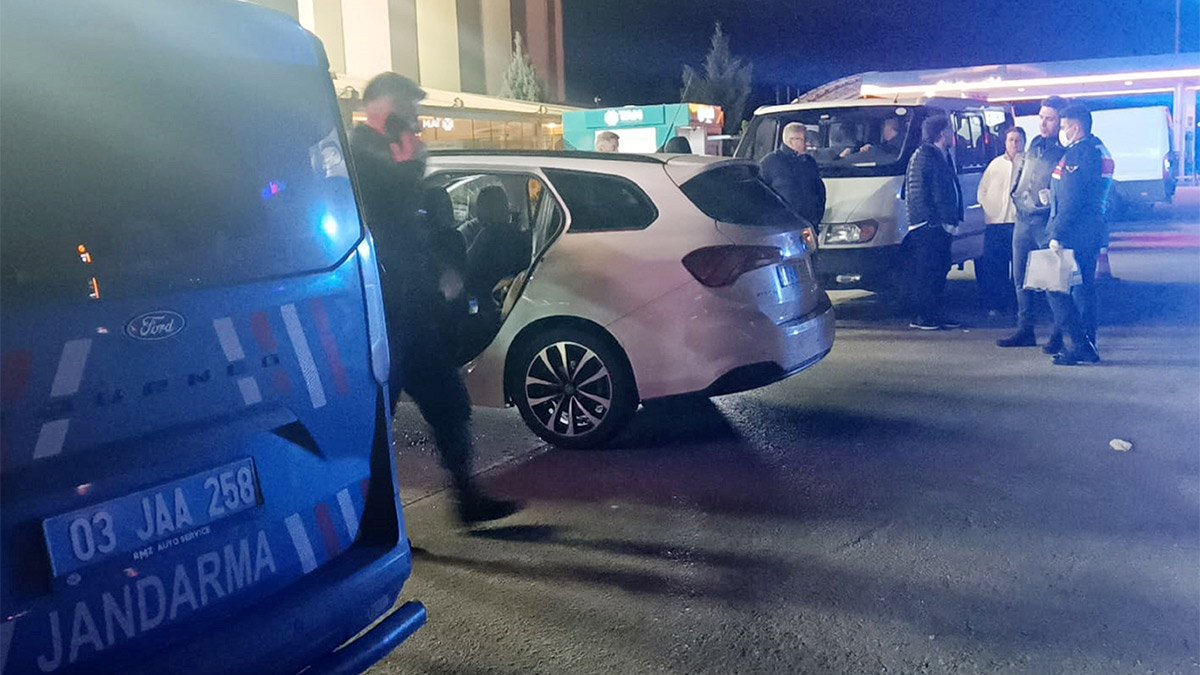 Afyonkarahisar'da şüpheli olay! 3 gündür park halindeki otomobilde ölü bulundu