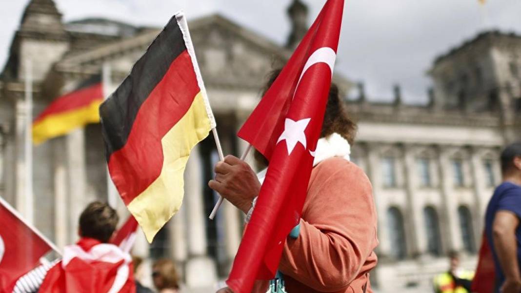 Almanya'dan Türkiye için vatandaşlarına uyarı: Sınır hatlarından ve sosyal medyadan uzak durun