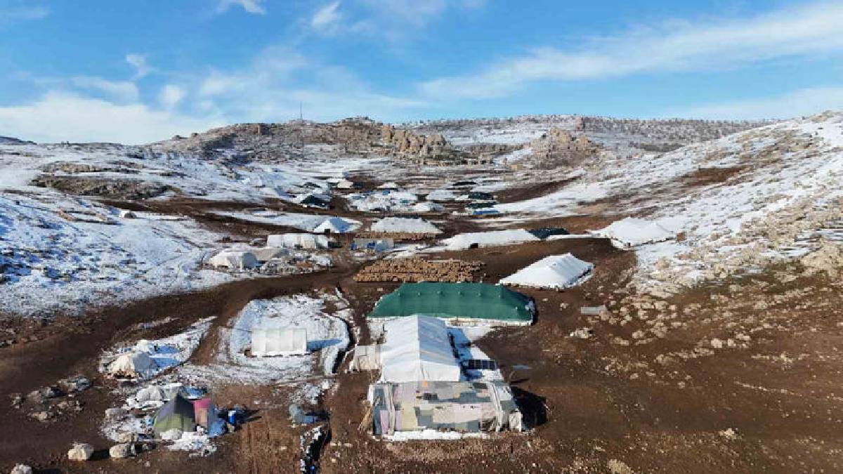 Ömürleri göç yollarında emekle geçiyor: Kışın sığındıkları köy konargöçer izleri taşıyor