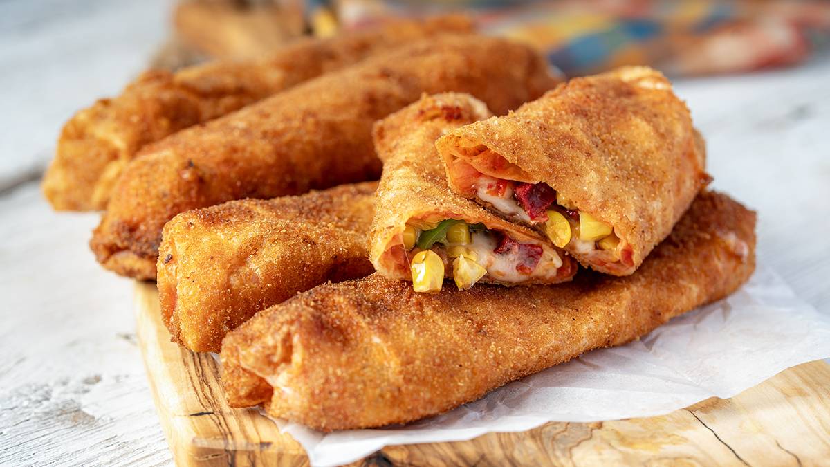 Pazar kahvaltılarına en lezzetli ve değişik tarif: Pizza börek yapımı