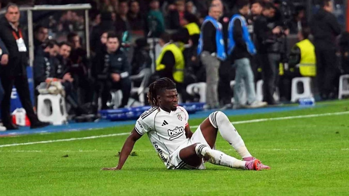 Beşiktaş'ta El Bilal Toure şoku: Yıldız futbolcu kaç hafta sahalardan uzak kalacak?