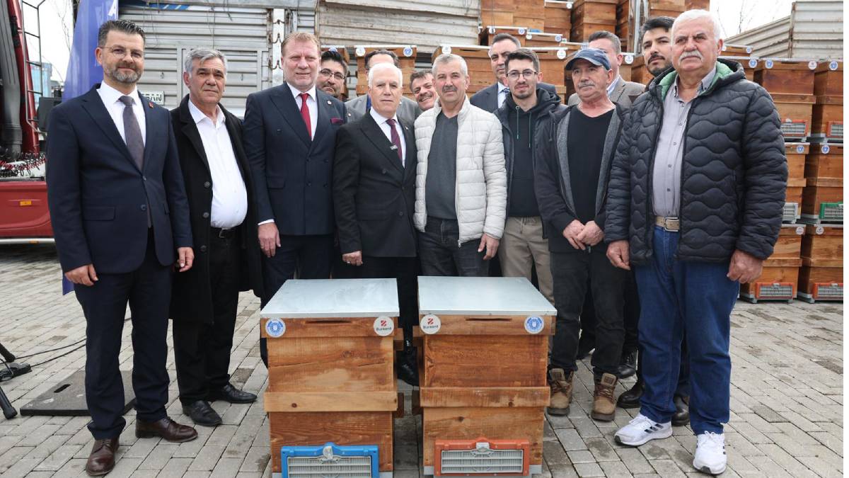 Büyükşehir’den arıcılara kovan desteği