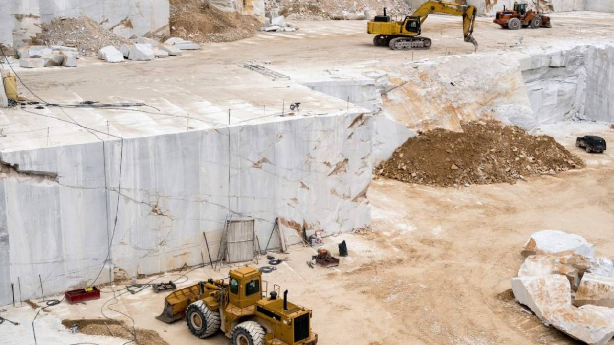 Atılıyor ama kırılmıyor! Mermerde kaliteyi anlamanın şaşırtıcı yolu: Ses ve darbe testi