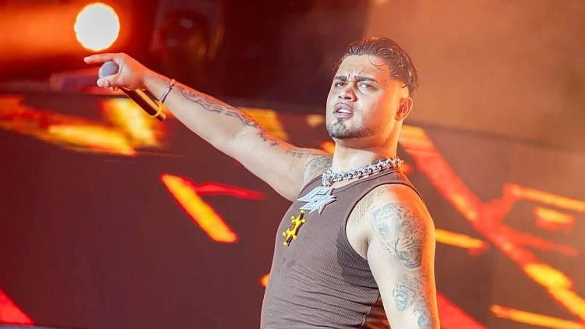 Lvbel C5 eğlencenin tadını kaçırdı! Konserde şut çekti olan hayranına oldu: ‘Bana bir telefon borcun var’