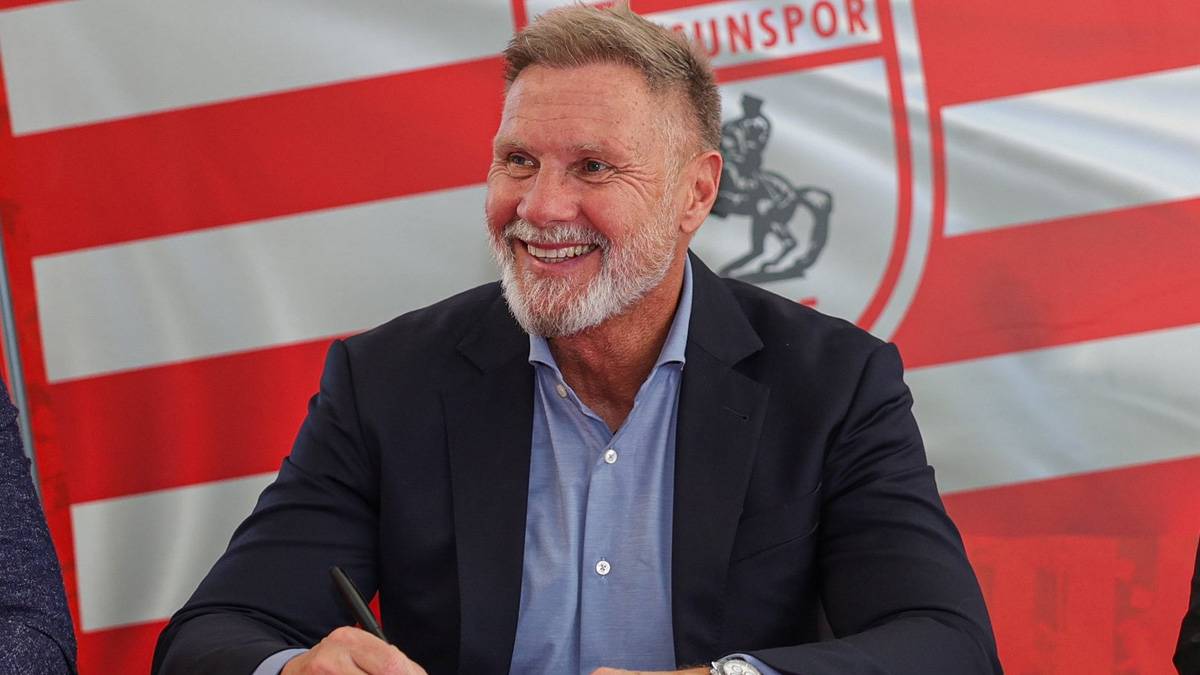 Samsunspor, yeni teknik adamıyla sözleşme imzaladı