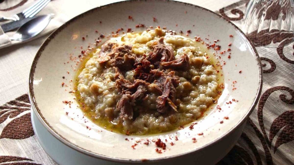 2.500 yıllık tescilli lezzet bir yöreden yayılıyor: Tam 12 saatte pişiyor!