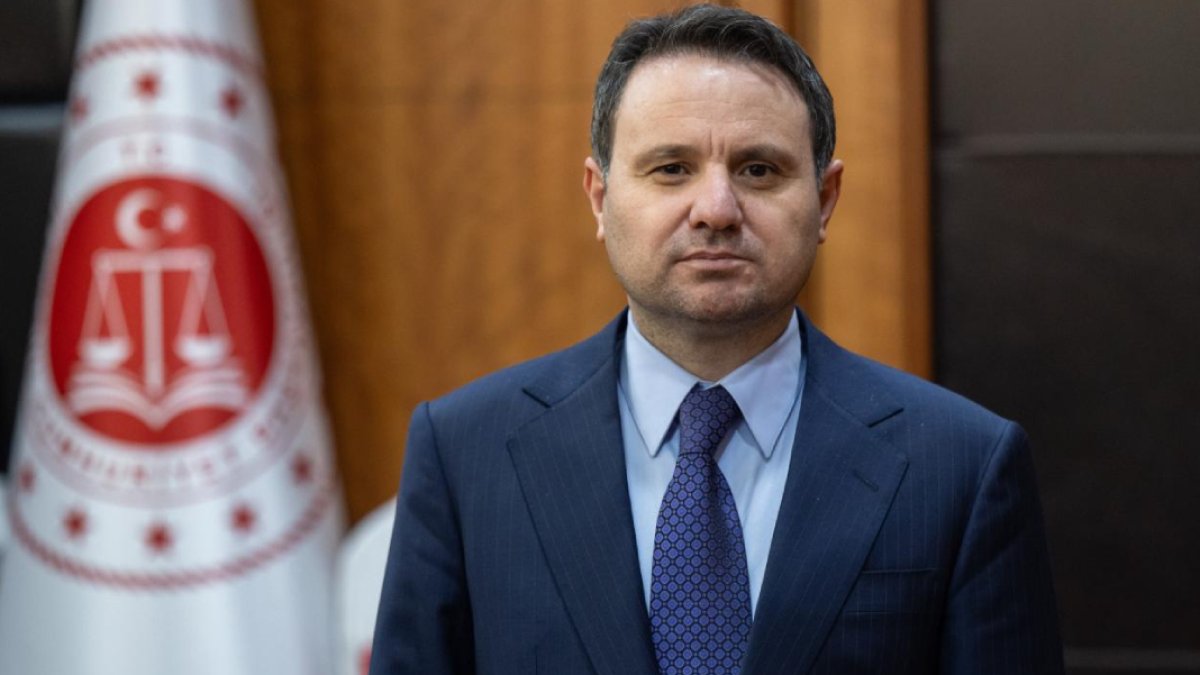 Bakan Gürlek'ten avukatlara zeytin dalı: Savunma güçlü olduğunda adalet gerçek anlamda hayat bulur