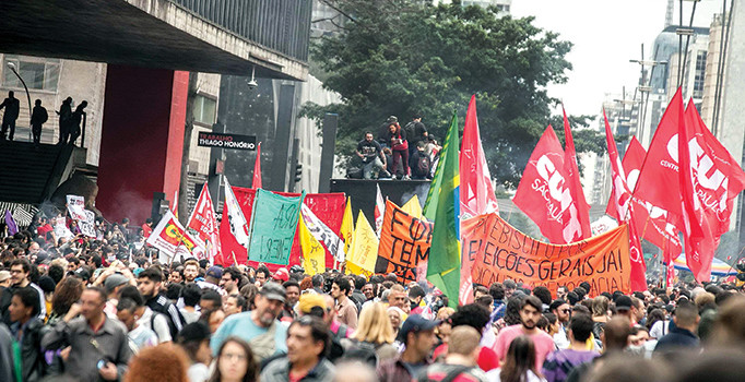 Brezilya, Devrik Başkan Rousseff için yürüdü