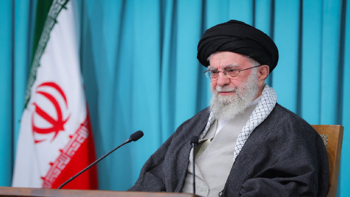 Nükleer müzakereler devam ederken Hamaney'den ABD'ye gözdağı: En güçlü ordu bile tokat yiyebilir