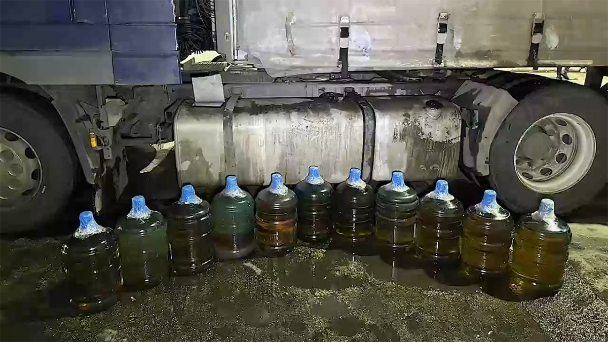 Sarıyer'de tıra uyuşturucu operasyonu: 183 kilo sıvı metamfetamin ele geçirildi