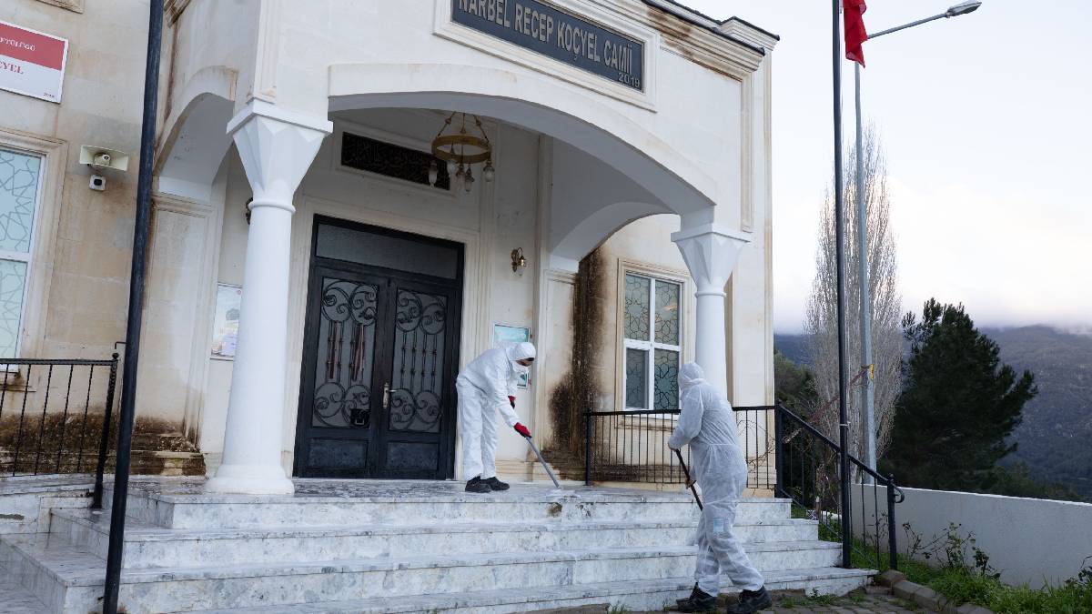 Narlıdere Belediyesinden camilerde temizlik çalışması
