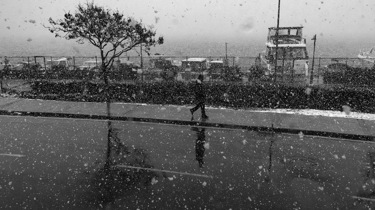 İstanbul'a kar düştü, gözler Valilik'te: 19 Şubat yarın okullar tatil mi? İşte 5 günlük hava raporu